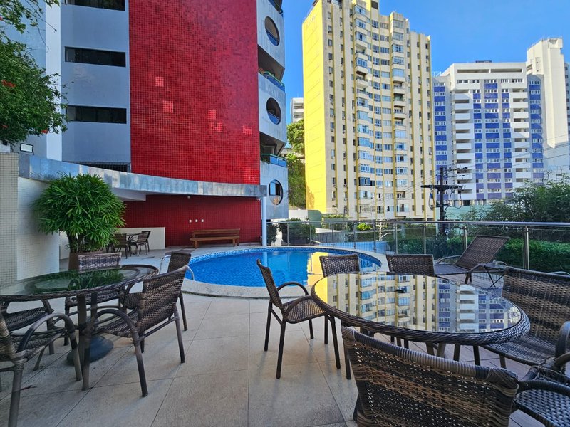 APARTAMENTO 4 QUARTOS 2 SUÍTES LAVABO NASCENTE 2 GARAGENS PISCINA QUADRA À VENDA NA GRAÇA! Rua Djalma Ramos Salvador - 