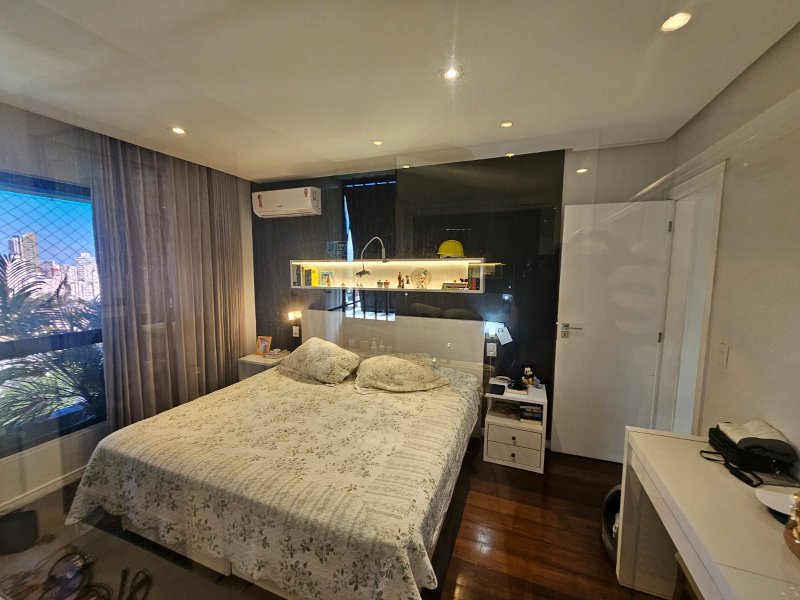 APARTAMENTO 4 QUARTOS 2 SUÍTES LAVABO NASCENTE 2 GARAGENS PISCINA QUADRA À VENDA NA GRAÇA! Rua Djalma Ramos Salvador - 