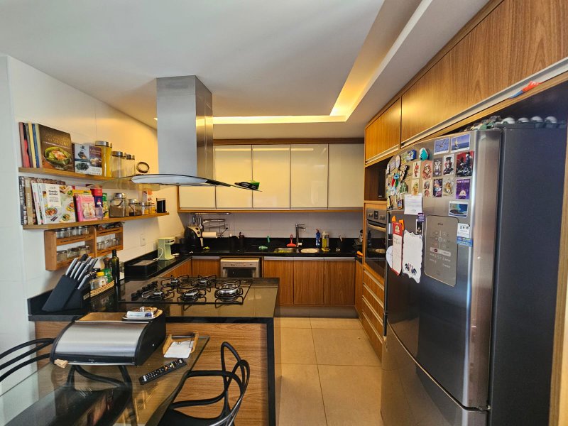 APARTAMENTO 4 QUARTOS 2 SUÍTES LAVABO NASCENTE 2 GARAGENS PISCINA QUADRA À VENDA NA GRAÇA! Rua Djalma Ramos Salvador - 