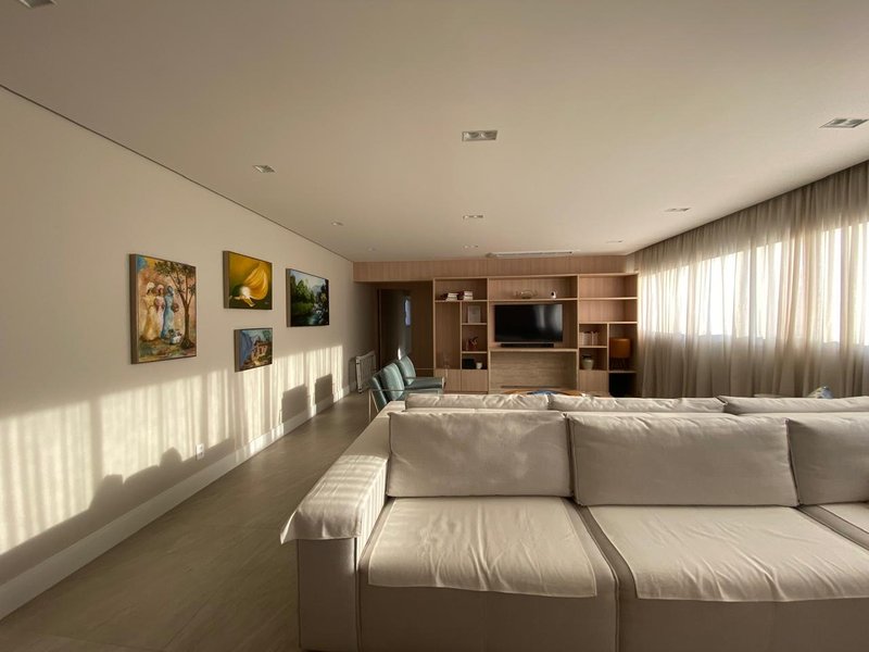 Apartamento Reformado a Venda de 220m² - 3 Dorms (2 Suítes) e 2 Vagas de Garagem Rua Sergipe São Paulo - 