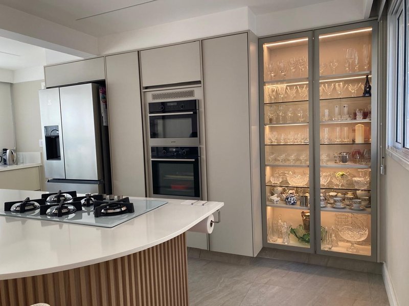 Apartamento Reformado a Venda de 220m² - 3 Dorms (2 Suítes) e 2 Vagas de Garagem Rua Sergipe São Paulo - 