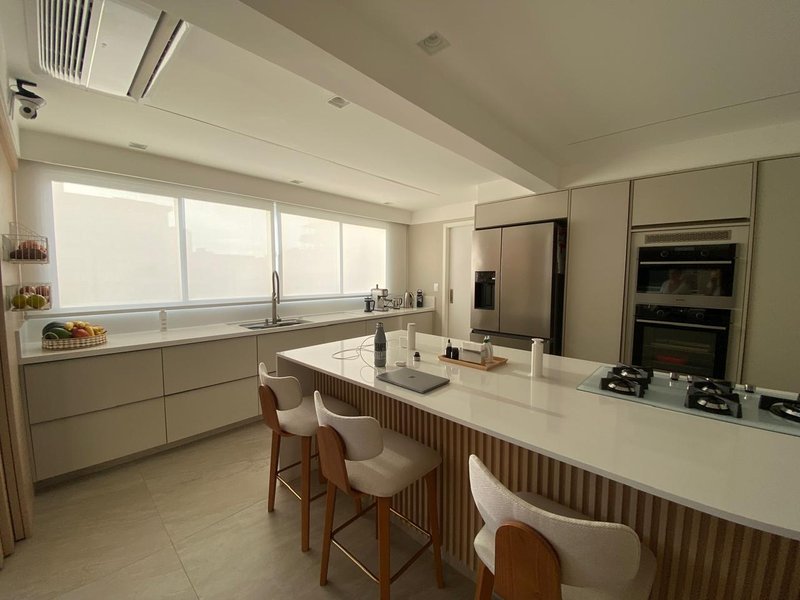 Apartamento Reformado a Venda de 220m² - 3 Dorms (2 Suítes) e 2 Vagas de Garagem Rua Sergipe São Paulo - 