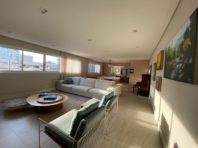 Apartamento Reformado a Venda de 220m² - 3 Dorms (2 Suítes) e 2 Vagas de Garagem Rua Sergipe São Paulo - 