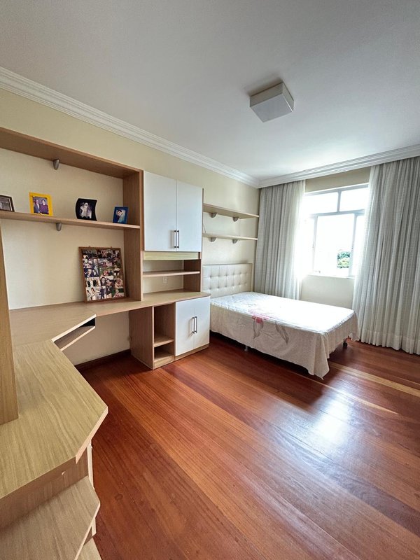 APARTAMENTO VISTA MAR 4 QUARTOS 2 SUÍTES VARANDA LAVABO 4 GARAGENS À VENDA NA VITÓRIA! Avenida Sete de Setembro Salvador - 