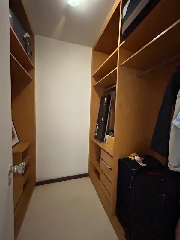 APARTAMENTO VISTA MAR 4 QUARTOS 2 SUÍTES VARANDA LAVABO 4 GARAGENS À VENDA NA VITÓRIA! Avenida Sete de Setembro Salvador - 
