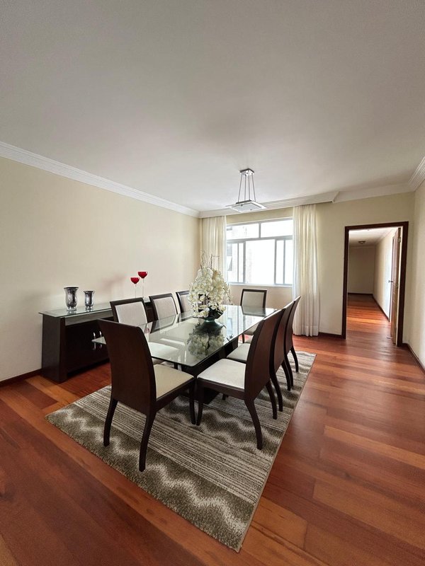 APARTAMENTO VISTA MAR 4 QUARTOS 2 SUÍTES VARANDA LAVABO 4 GARAGENS À VENDA NA VITÓRIA! Avenida Sete de Setembro Salvador - 