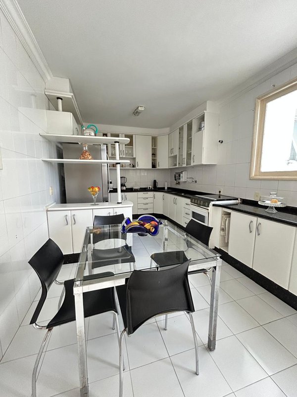 APARTAMENTO VISTA MAR 4 QUARTOS 2 SUÍTES VARANDA LAVABO 4 GARAGENS À VENDA NA VITÓRIA! Avenida Sete de Setembro Salvador - 