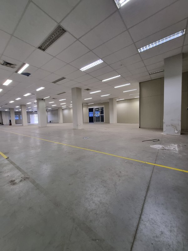 ALUGA-SE GALPÃO COMERCIAL AO LADO DO METRÔ – PRONTO PARA RECEBER SUA EMPRESA!! Avenida Marquês de São Vicente São Paulo - 