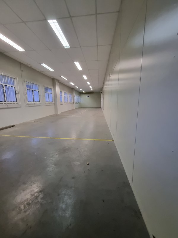 ALUGA-SE GALPÃO COMERCIAL AO LADO DO METRÔ – PRONTO PARA RECEBER SUA EMPRESA!! Avenida Marquês de São Vicente São Paulo - 