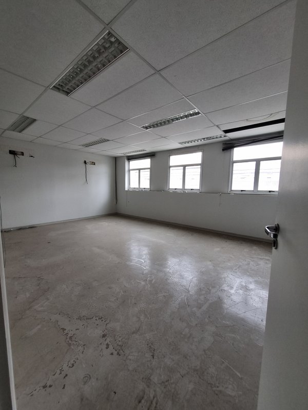 ALUGA-SE GALPÃO COMERCIAL AO LADO DO METRÔ – PRONTO PARA RECEBER SUA EMPRESA!! Avenida Marquês de São Vicente São Paulo - 