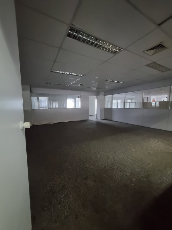 ALUGA-SE GALPÃO COMERCIAL AO LADO DO METRÔ – PRONTO PARA RECEBER SUA EMPRESA!! Avenida Marquês de São Vicente São Paulo - 