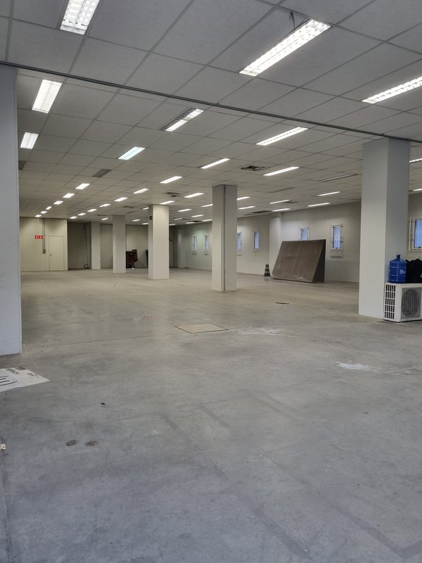 ALUGA-SE GALPÃO COMERCIAL AO LADO DO METRÔ – PRONTO PARA RECEBER SUA EMPRESA!! Avenida Marquês de São Vicente São Paulo - 