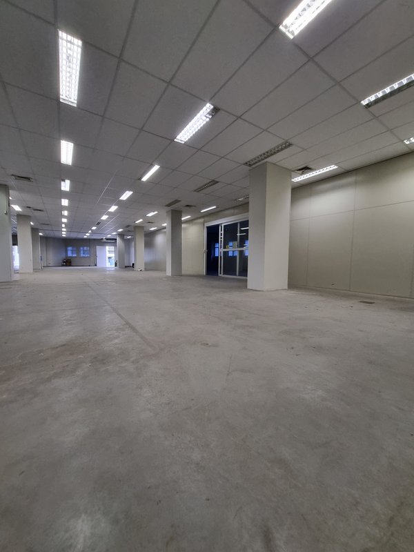 ALUGA-SE GALPÃO COMERCIAL AO LADO DO METRÔ – PRONTO PARA RECEBER SUA EMPRESA!! Avenida Marquês de São Vicente São Paulo - 