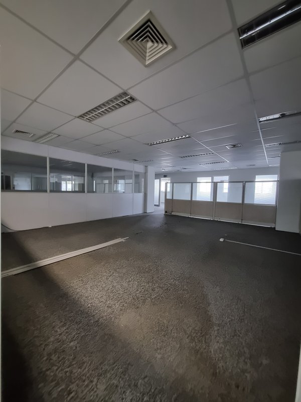 ALUGA-SE GALPÃO COMERCIAL AO LADO DO METRÔ – PRONTO PARA RECEBER SUA EMPRESA!! Avenida Marquês de São Vicente São Paulo - 
