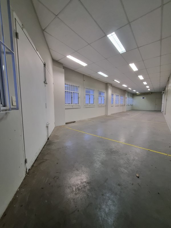 ALUGA-SE GALPÃO COMERCIAL AO LADO DO METRÔ – PRONTO PARA RECEBER SUA EMPRESA!! Avenida Marquês de São Vicente São Paulo - 