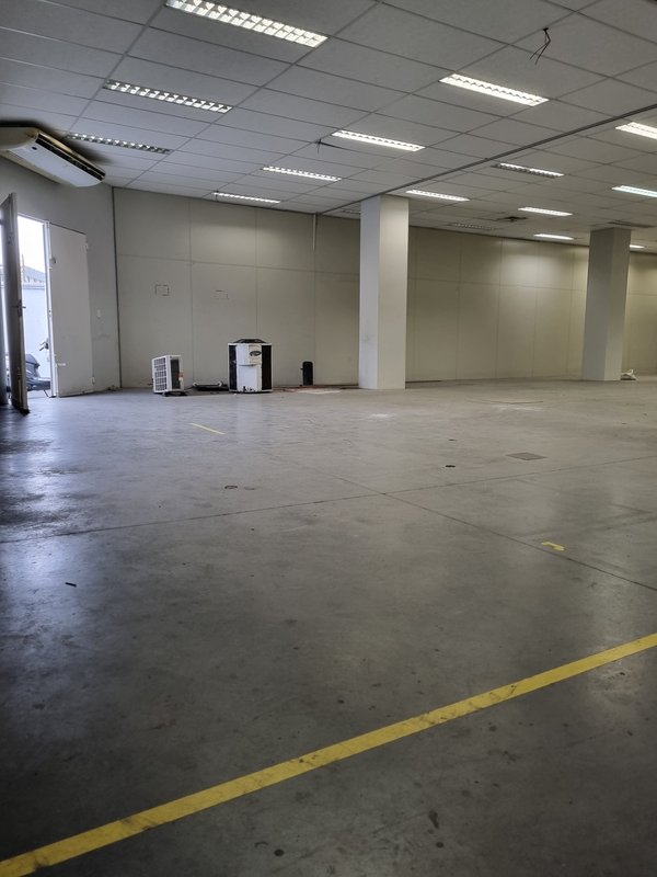 ALUGA-SE GALPÃO COMERCIAL AO LADO DO METRÔ – PRONTO PARA RECEBER SUA EMPRESA!! Avenida Marquês de São Vicente São Paulo - 
