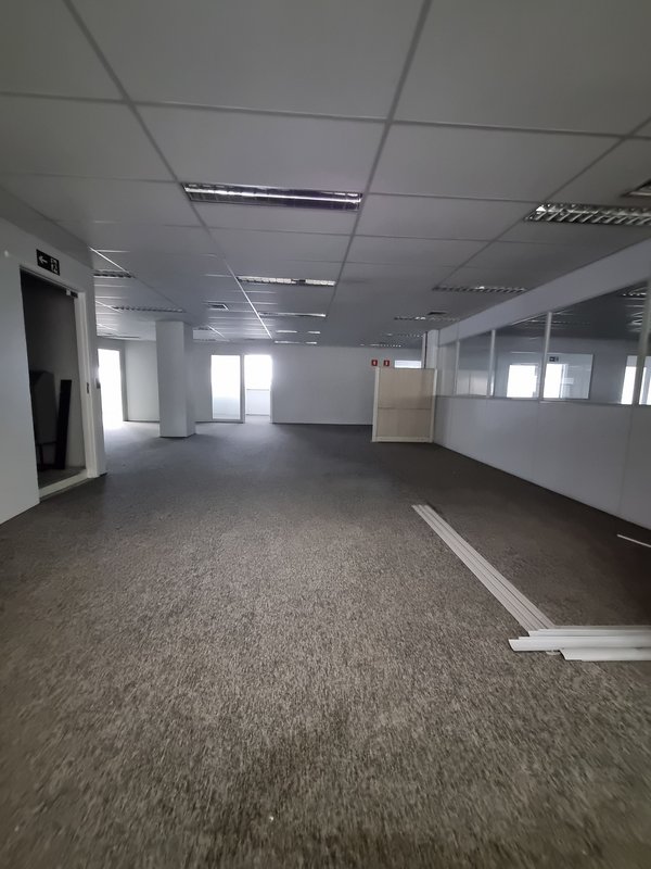 ALUGA-SE GALPÃO COMERCIAL AO LADO DO METRÔ – PRONTO PARA RECEBER SUA EMPRESA!! Avenida Marquês de São Vicente São Paulo - 
