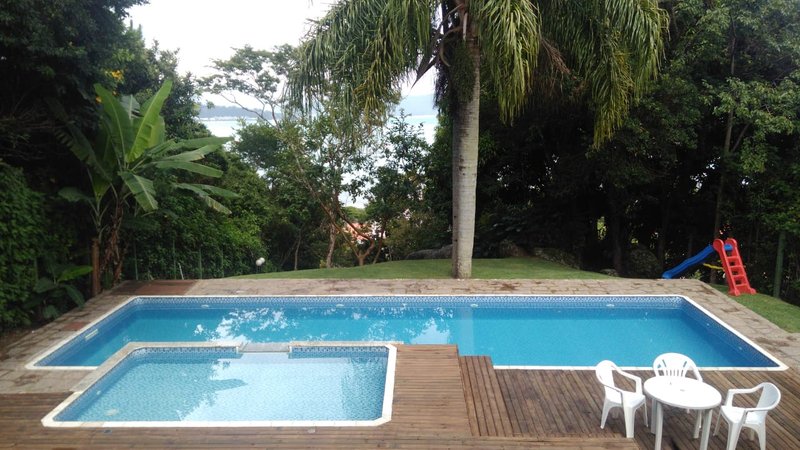 CONCOMÍNIO VILLA LORENZO - COM VISTA PARA O MAR DE JURERÊ - Florianópolis - 