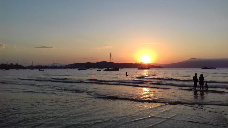 CONCOMÍNIO VILLA LORENZO - COM VISTA PARA O MAR DE JURERÊ - Florianópolis - 