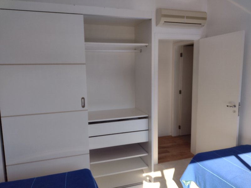 CONCOMÍNIO VILLA LORENZO - COM VISTA PARA O MAR DE JURERÊ - Florianópolis - 