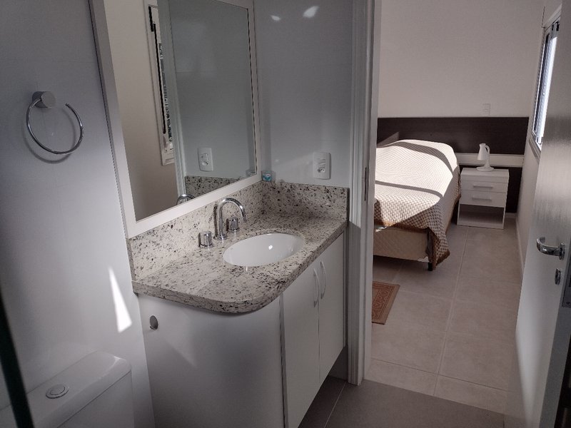CONCOMÍNIO VILLA LORENZO - COM VISTA PARA O MAR DE JURERÊ - Florianópolis - 