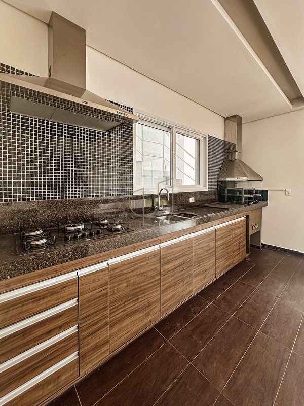 Casa com 4 Suítes no Residencial Jaguary - São José dos Campos - 