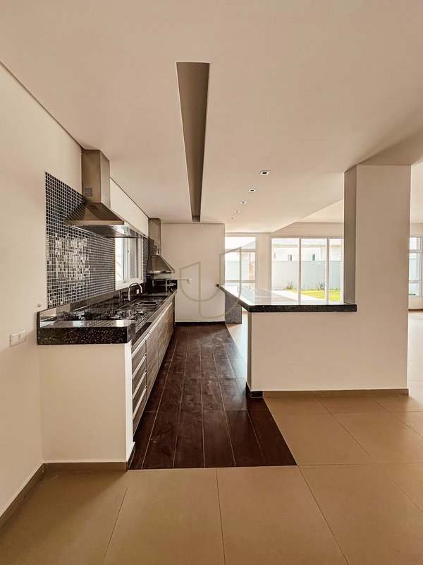 Casa com 4 Suítes no Residencial Jaguary - São José dos Campos - 