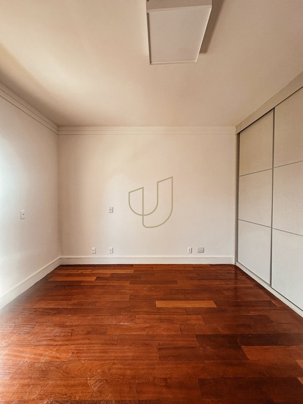 Casa com 4 Suítes no Residencial Jaguary - São José dos Campos - 