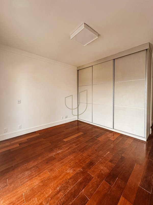 Casa com 4 Suítes no Residencial Jaguary - São José dos Campos - 