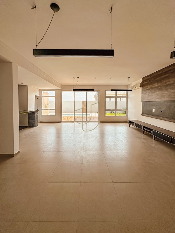 Casa com 4 Suítes no Residencial Jaguary - São José dos Campos - 