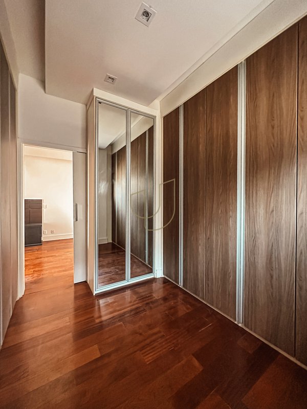 Casa com 4 Suítes no Residencial Jaguary - São José dos Campos - 