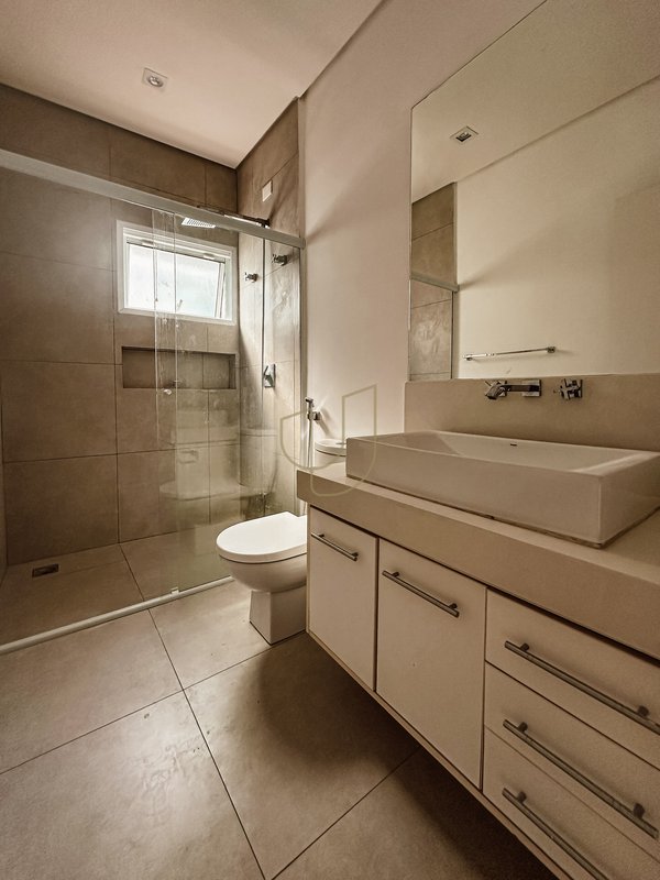 Casa com 4 Suítes no Residencial Jaguary - São José dos Campos - 