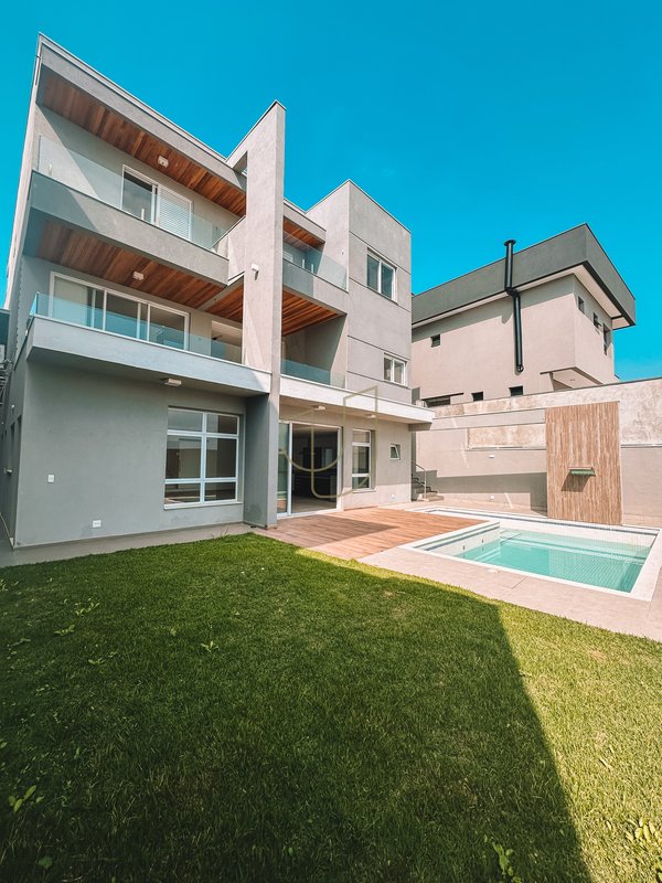 Casa com 4 Suítes no Residencial Jaguary - São José dos Campos - 