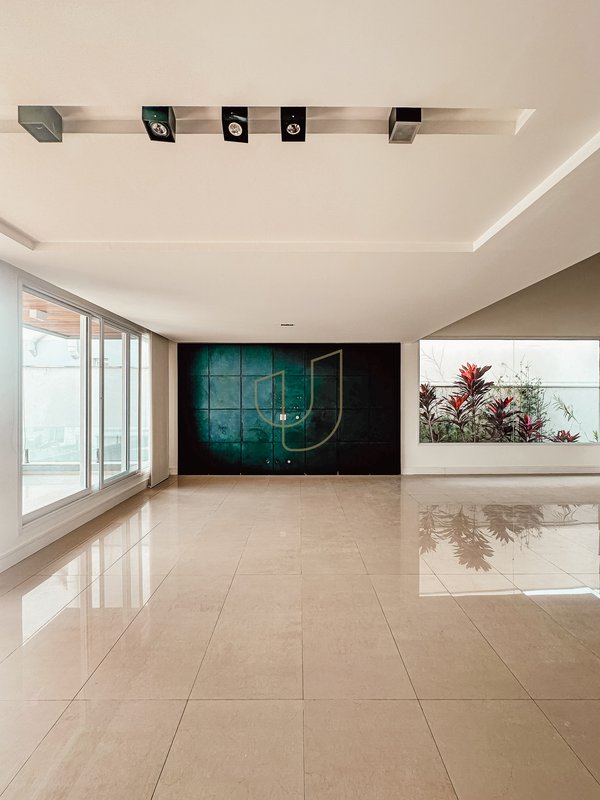 Casa com 4 Suítes no Residencial Jaguary - São José dos Campos - 