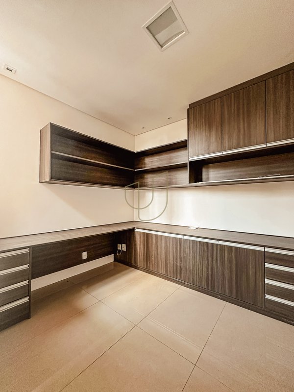 Casa com 4 Suítes no Residencial Jaguary - São José dos Campos - 