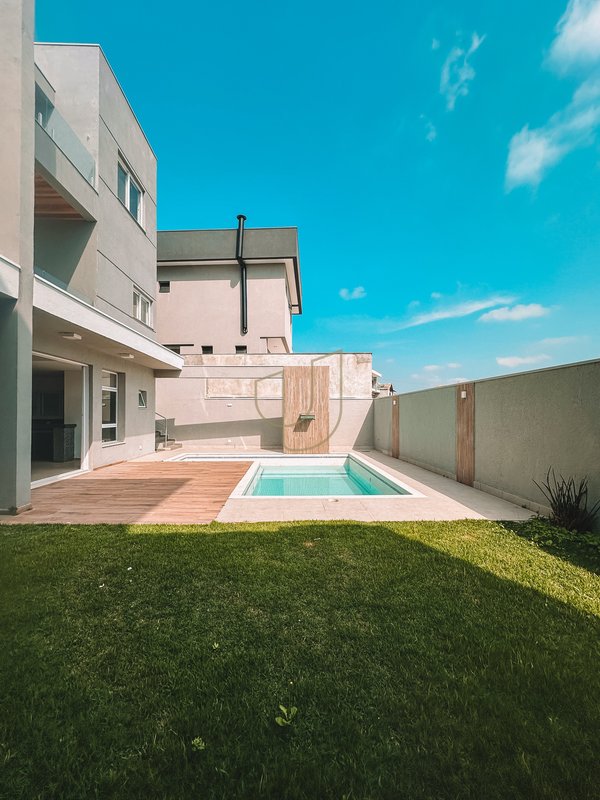 Casa com 4 Suítes no Residencial Jaguary - São José dos Campos - 