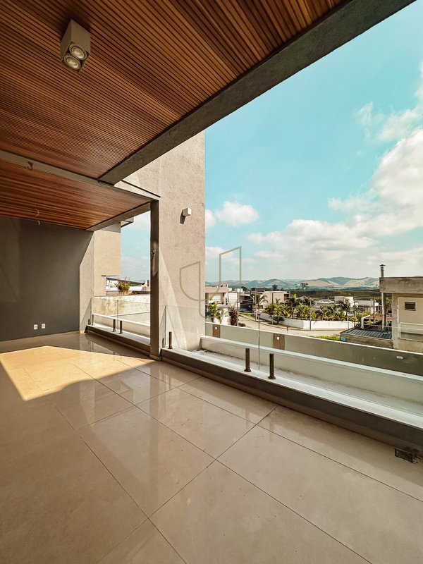 Casa com 4 Suítes no Residencial Jaguary - São José dos Campos - 
