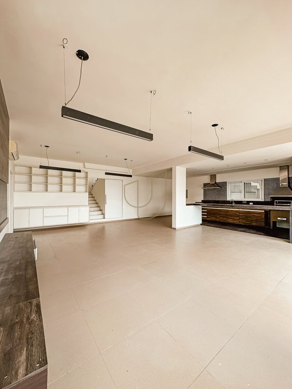 Casa com 4 Suítes no Residencial Jaguary - São José dos Campos - 