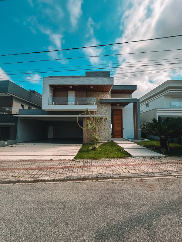 Casa com 4 Suítes no Residencial Jaguary - São José dos Campos - 