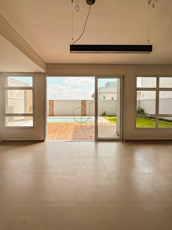 Casa com 4 Suítes no Residencial Jaguary - São José dos Campos - 
