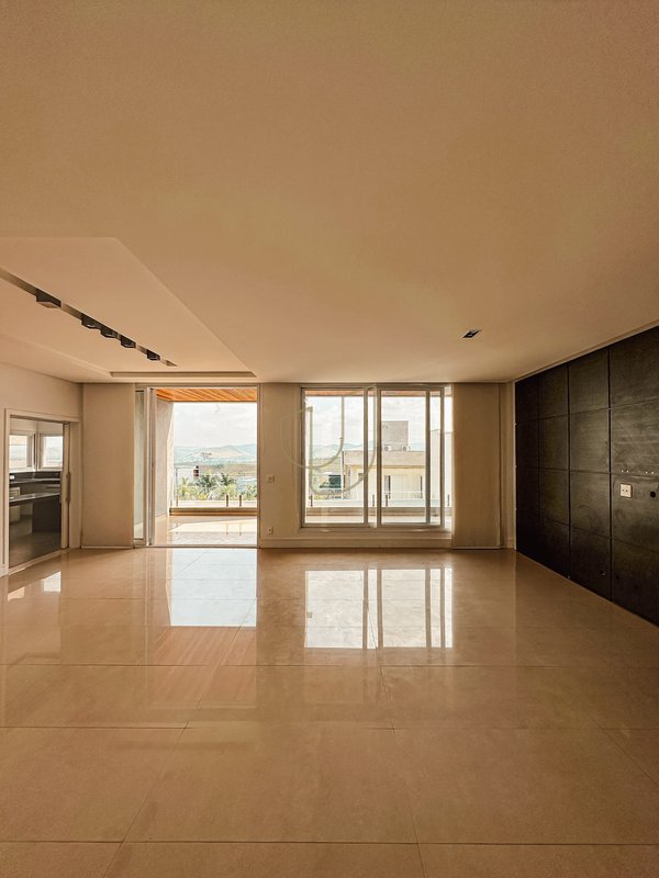Casa com 4 Suítes no Residencial Jaguary - São José dos Campos - 