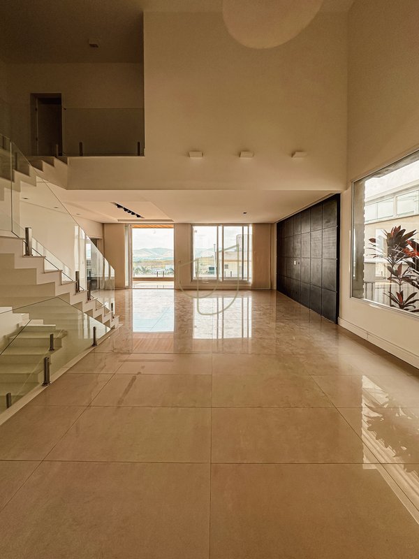 Casa com 4 Suítes no Residencial Jaguary - São José dos Campos - 