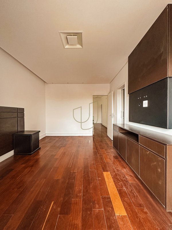 Casa com 4 Suítes no Residencial Jaguary - São José dos Campos - 