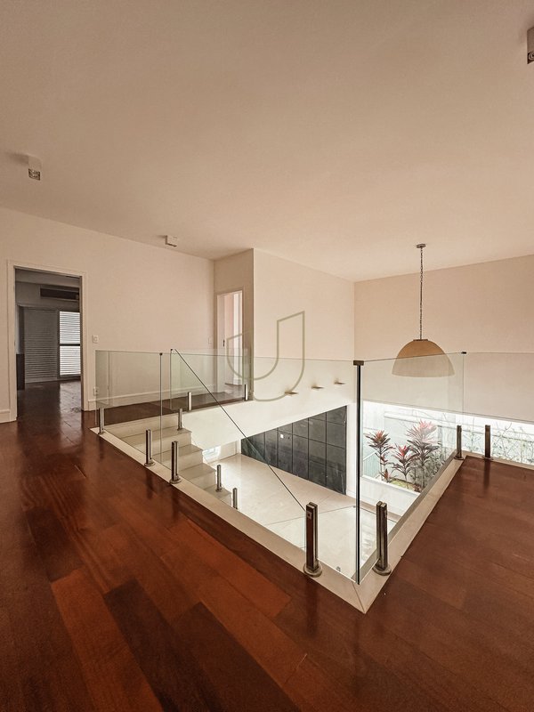 Casa com 4 Suítes no Residencial Jaguary - São José dos Campos - 