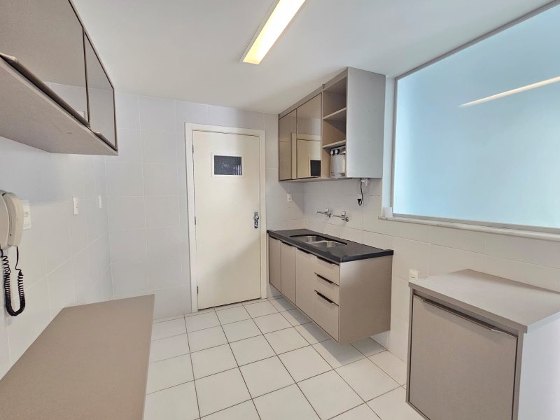 APARTAMENTO 3 SUÍTES VARANDA LAVABO PISCINA ACADEMIA 2 GARAGENS À VENDA NA GRAÇA!! Rua Manoel Barreto Salvador - 