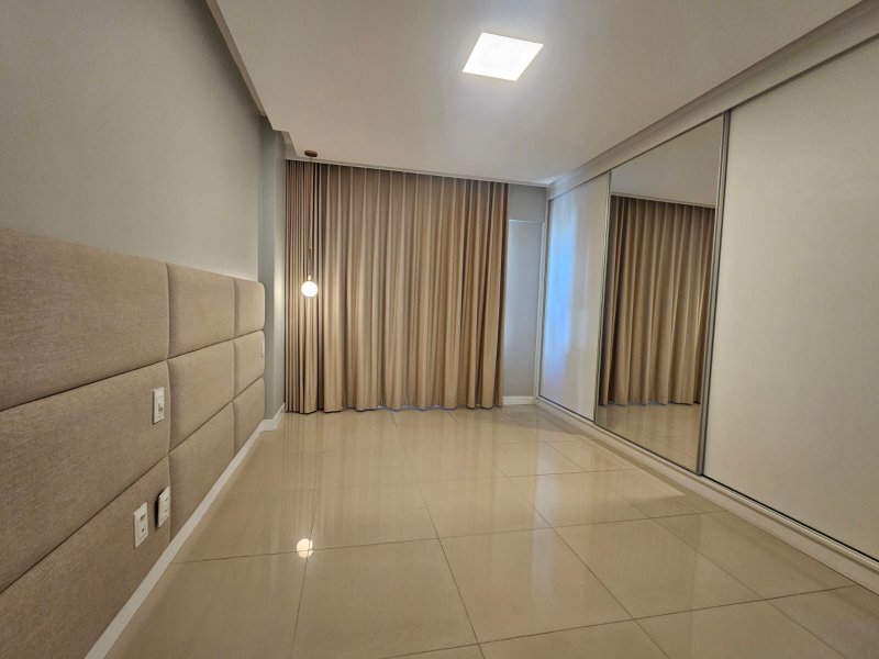 APARTAMENTO 3 SUÍTES VARANDA LAVABO PISCINA ACADEMIA 2 GARAGENS À VENDA NA GRAÇA!! Rua Manoel Barreto Salvador - 