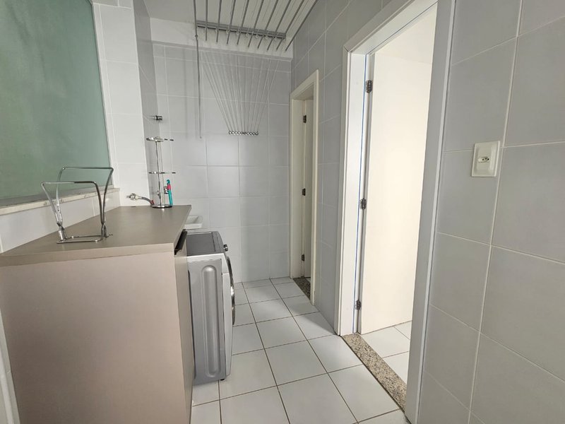 APARTAMENTO 3 SUÍTES VARANDA LAVABO PISCINA ACADEMIA 2 GARAGENS À VENDA NA GRAÇA!! Rua Manoel Barreto Salvador - 