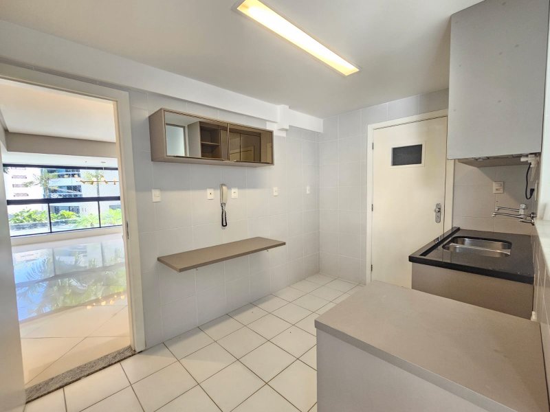 APARTAMENTO 3 SUÍTES VARANDA LAVABO PISCINA ACADEMIA 2 GARAGENS À VENDA NA GRAÇA!! Rua Manoel Barreto Salvador - 
