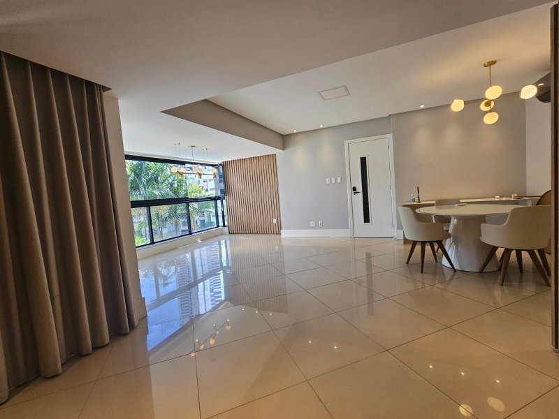 APARTAMENTO 3 SUÍTES VARANDA LAVABO PISCINA ACADEMIA 2 GARAGENS À VENDA NA GRAÇA!! Rua Manoel Barreto Salvador - 