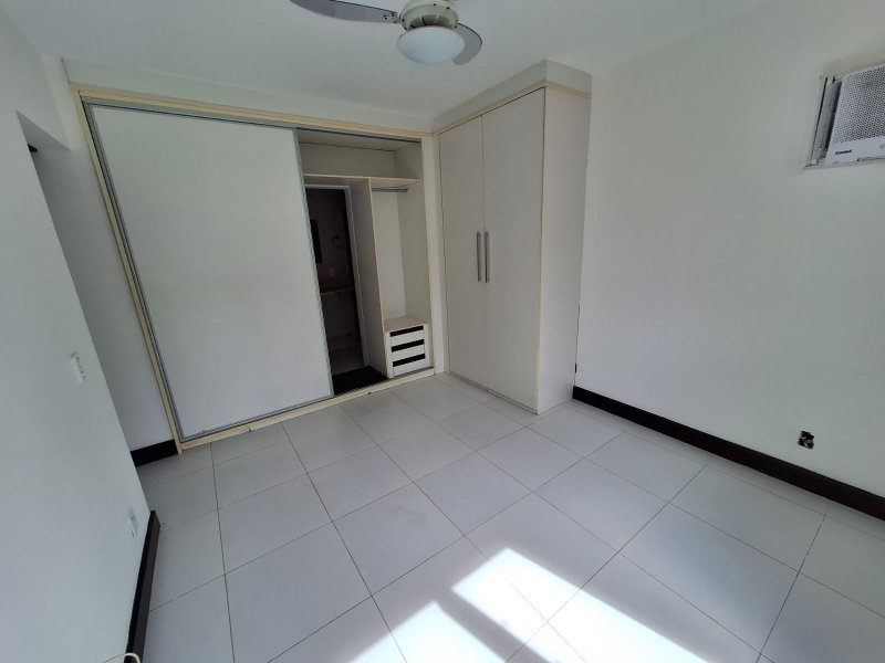 APARTAMENTO 3 QUARTOS SUÍTE VARANDA NASCENTE ELEVADOR GARAGEM PISCINA À VENDA BARRA! Rua Raul Drumond Salvador - 